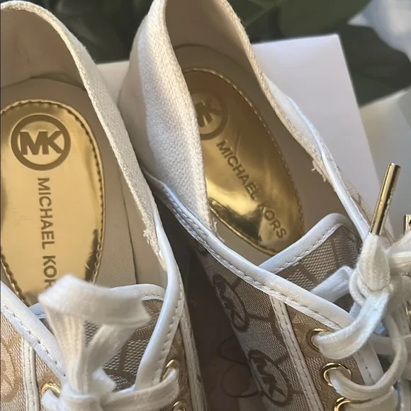 Michael Kors White and Tan Low-Top Sneakers - Picture 5 of 6